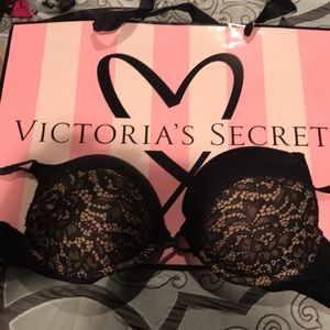 Victoria’s Secret 34B women’s bra